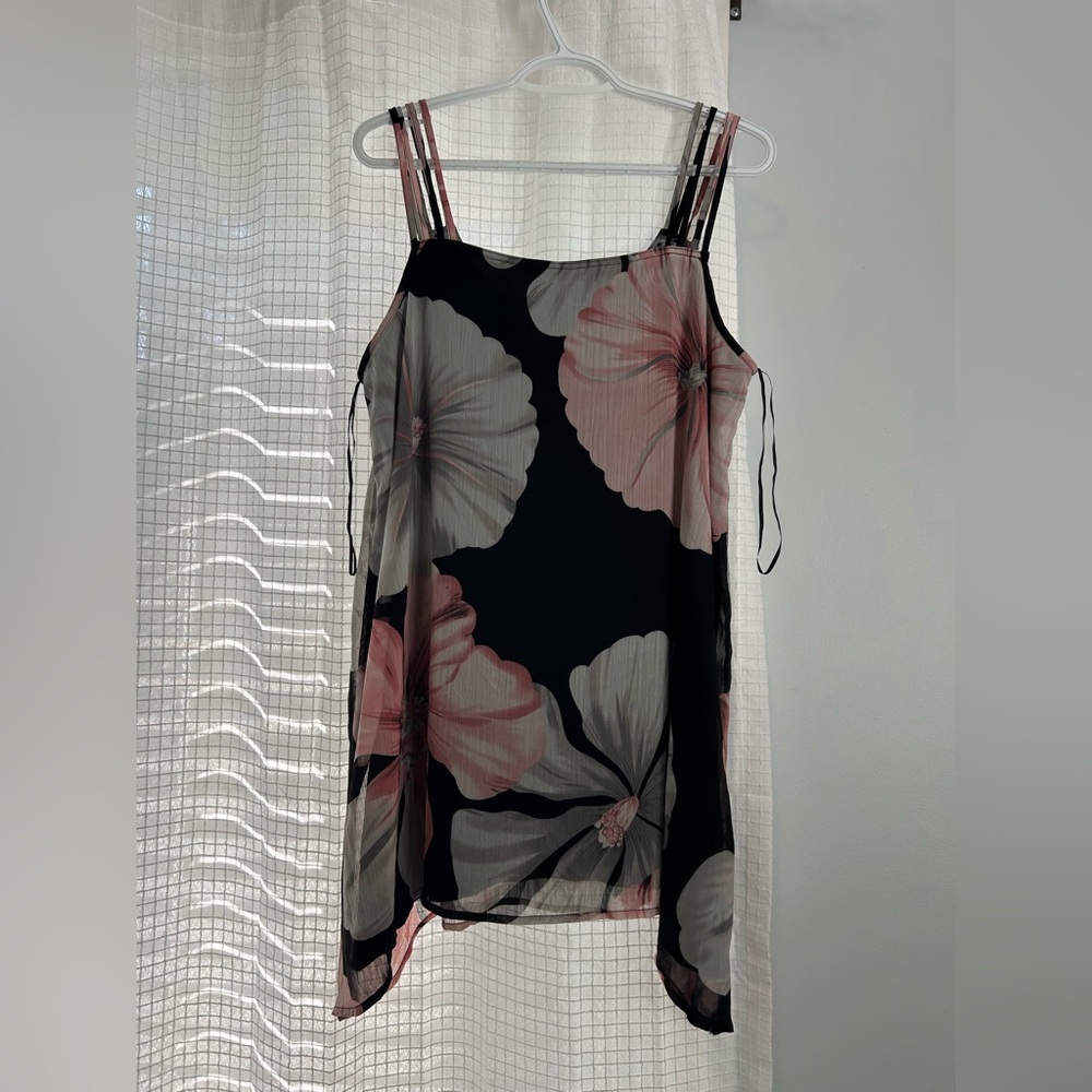 Sleeveless Top - Picture 5 of 6